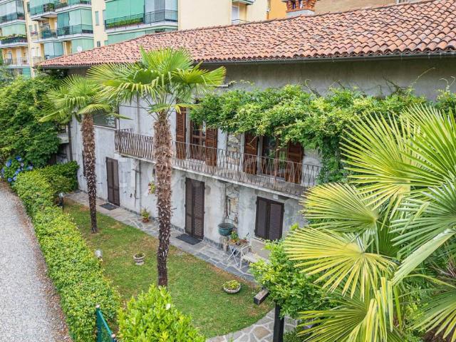Quadrilocale in affitto ad Arona via Vittorio Veneto, 30