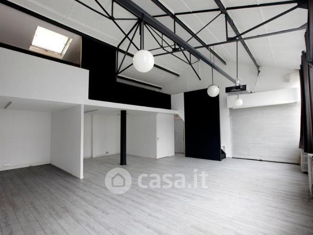 Quadrilocale in Affitto in Via Giuseppe Giacosa a Milano
