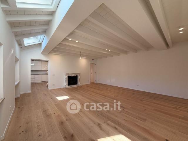 Quadrilocale in Affitto in Via Solferino 27 a Milano