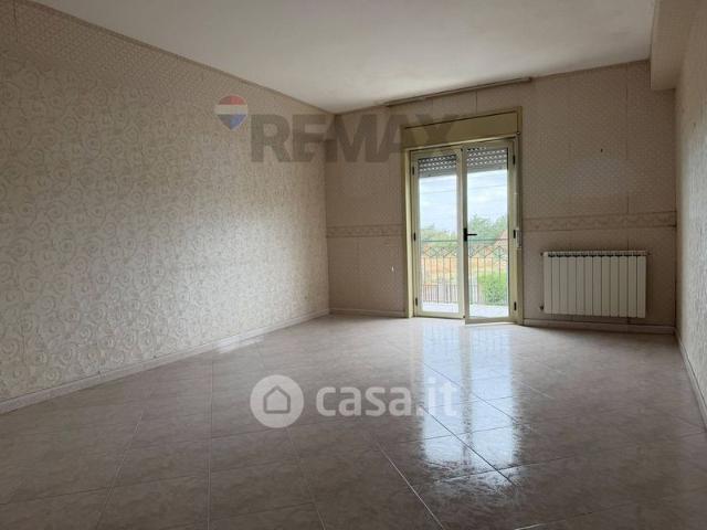 Quadrilocale in Affitto in zona Centro a Camporotondo Etneo