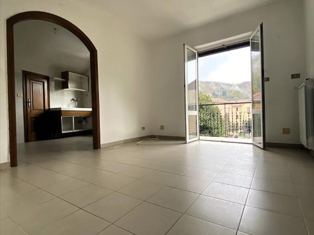 Quadrilocale in vendita, Varese Ligure centro