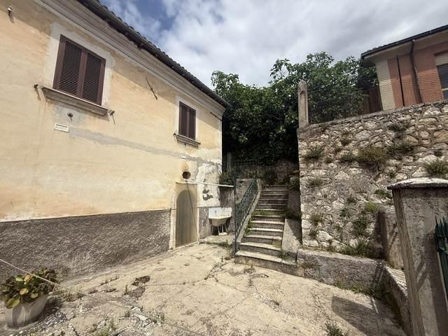 Quadrilocale in vendita a Magliano de' Marsi via ressifossa, Rosciolo