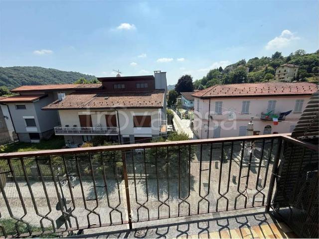 Quadrilocale in vendita a Meina via Principale, 17, Ghevio
