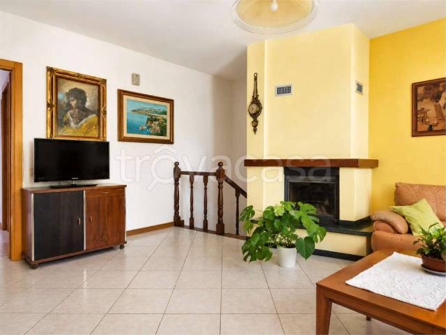 Quadrilocale in vendita a Montemarciano via Dei Ciliegi, 32, Marina Di Montemarciano