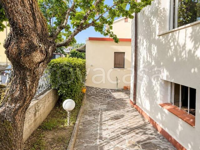 Quadrilocale in vendita a Montevarchi via Aretina, Levane