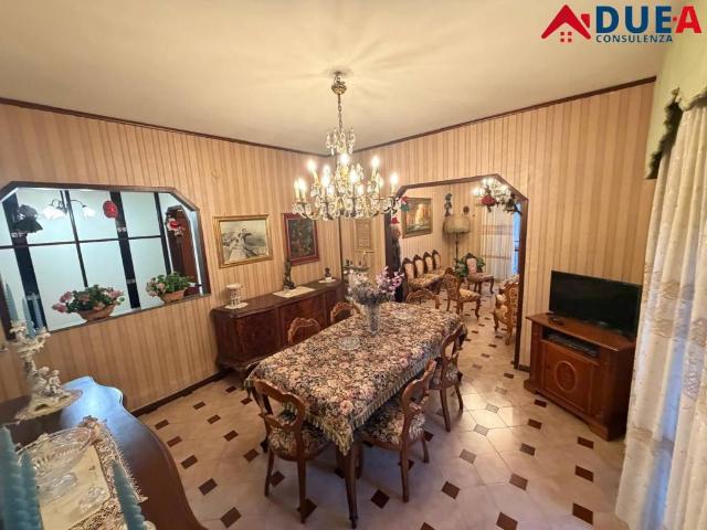 Quadrilocale in vendita a Napoli via Gabriele Jannelli, Rione Alto