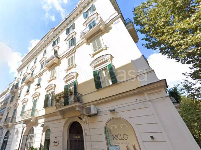 Quadrilocale in vendita a Napoli via Giovanni Merliani, 31, Vomero