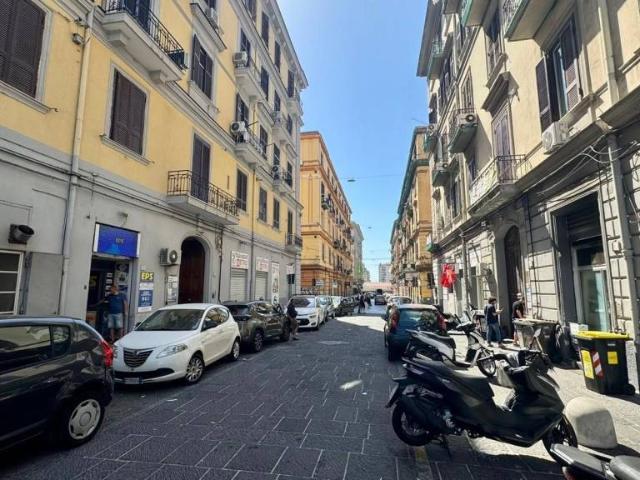 Quadrilocale in vendita a Napoli piazza Giuseppe Garibaldi, Garibaldi Ferrovia