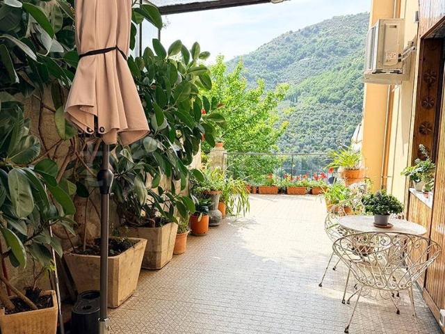Quadrilocale in vendita a Bogliasco, Sessarego