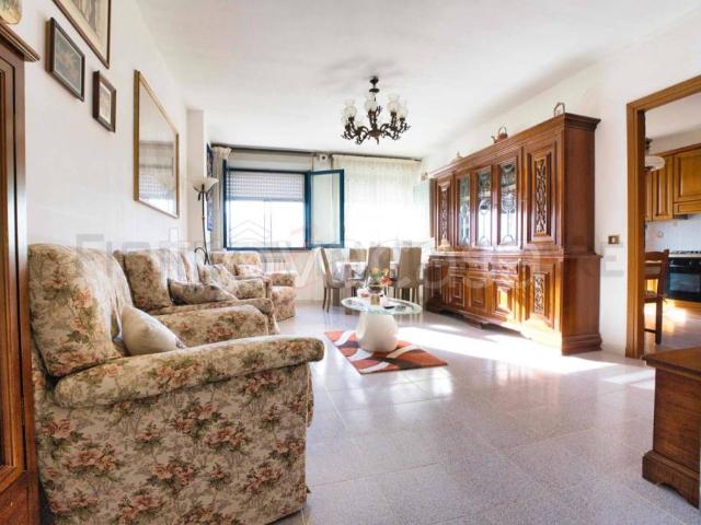 Quadrilocale in vendita a Campiglia Marittima via Roberto Rosselini, Venturina