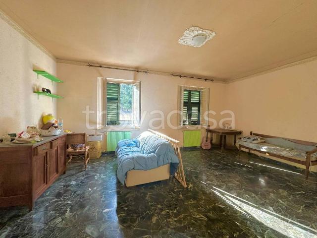Quadrilocale in vendita a Campomorone via Ennio Delmonte, Isoverde