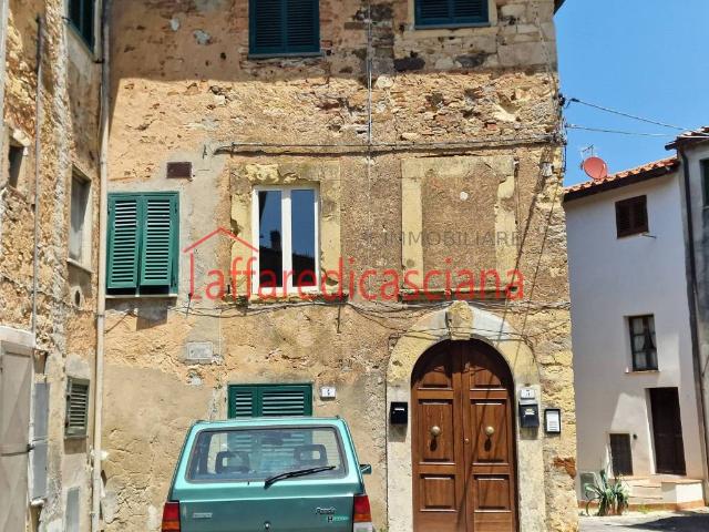 Quadrilocale in vendita a Casciana Terme Lari piazza della Torre