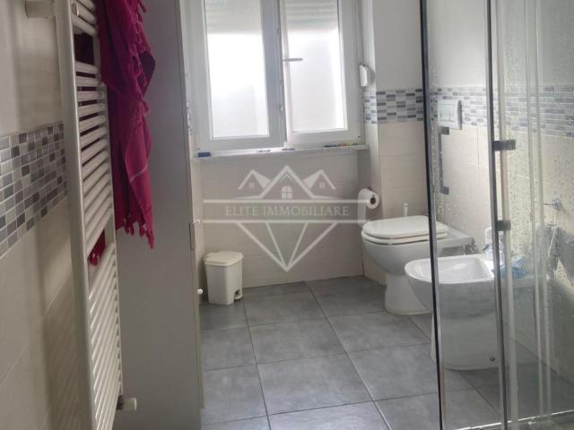 Quadrilocale in vendita a Carrara via Farini, Avenza