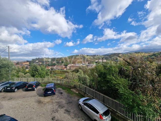 Quadrilocale in vendita a Cosenza, Sant'Ippolito Borgo Partenope