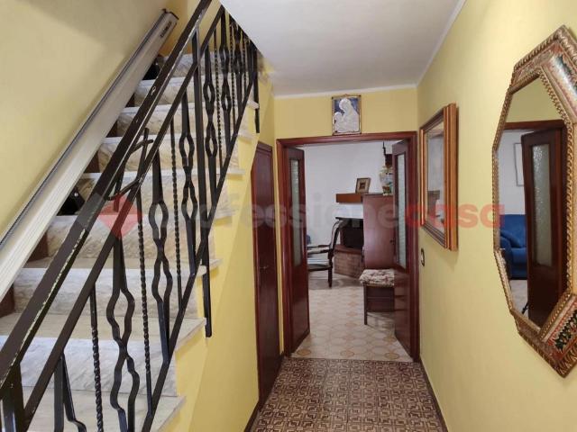 Quadrilocale in vendita a Corfino, Villa Collemandina