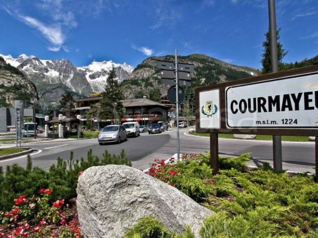 Quadrilocale in vendita a Courmayeur via della Vittoria