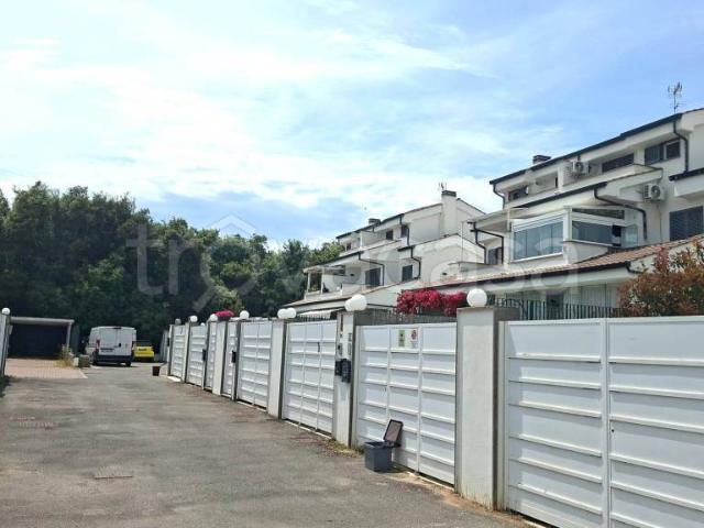 Quadrilocale in vendita a Fiumicino via Porto Ercole, 108, Fregene