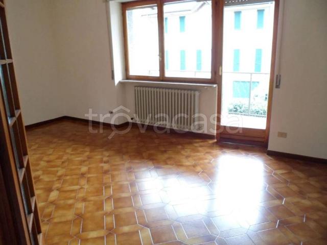 Quadrilocale in vendita a Luino via Creva No Number