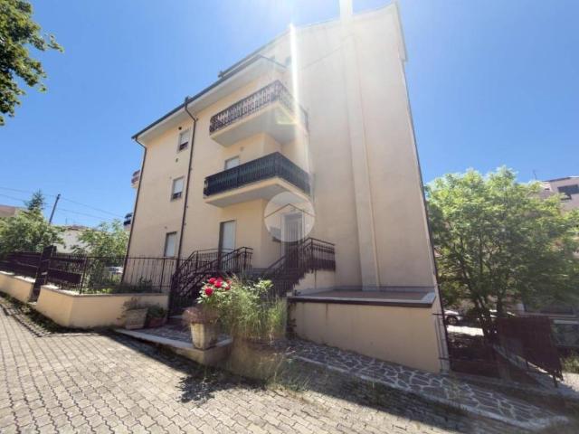 Quadrilocale in vendita a L'Aquila, Santa Barbara San Sisto