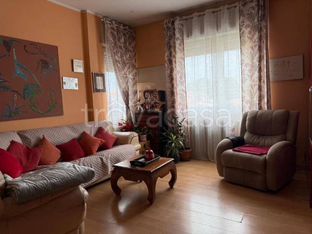Quadrilocale in vendita a Limbiate via Zara, 2