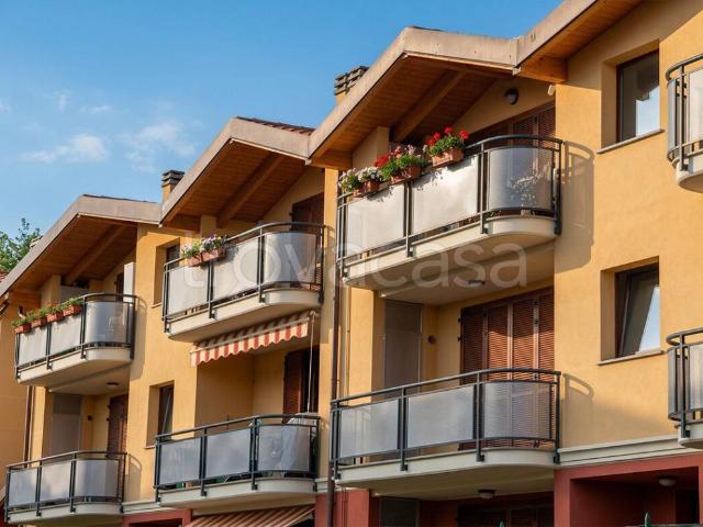 Quadrilocale in vendita a Limido Comasco via Giosuè Carducci