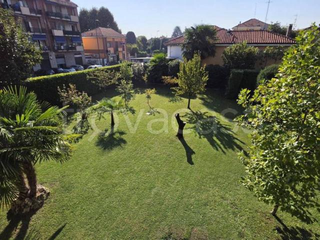 Quadrilocale in vendita a Paderno Dugnano via Reali, 27
