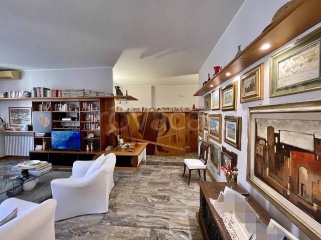 Quadrilocale in vendita a Pavia via Villa Glori, 7, Centro Storico