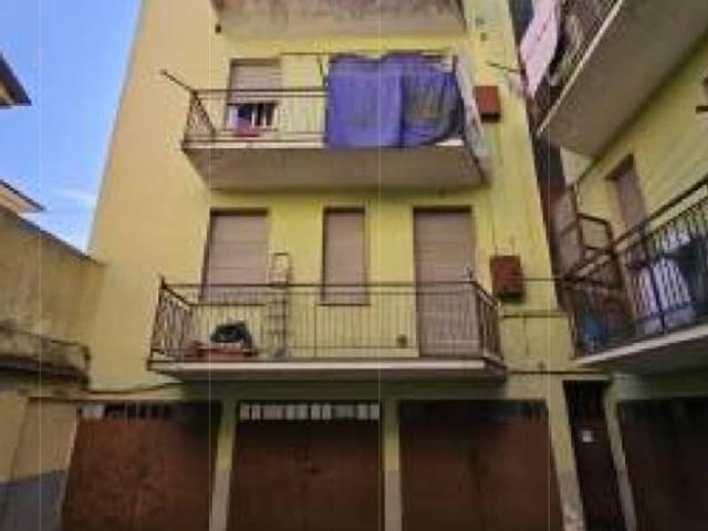 Quadrilocale in vendita a Piacenza via Montebello, Infrangibile