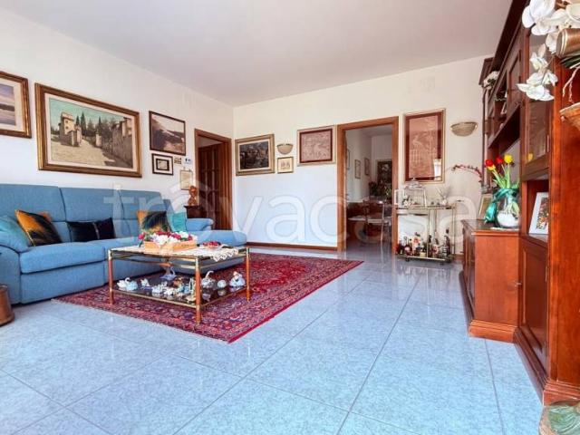 Quadrilocale in vendita a Poggio a Caiano via Giosuè Carducci