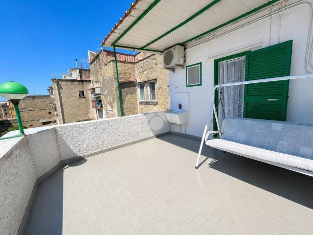 Quadrilocale in vendita a Portici via Naldi, 50, 50