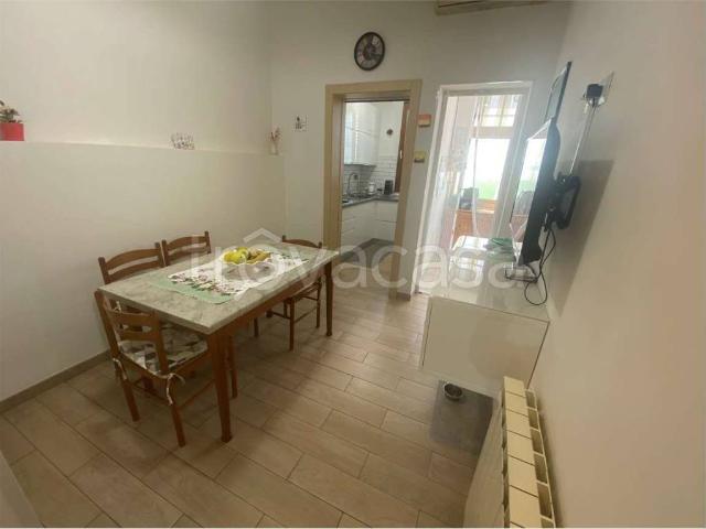 Quadrilocale in vendita a Prato via delle lastre, Villa Fiorita