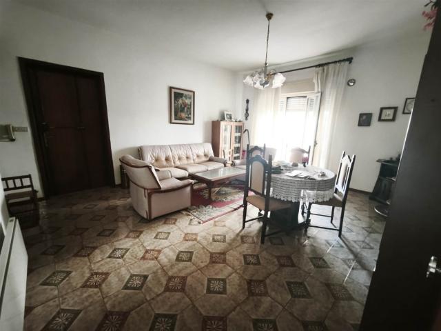Quadrilocale in vendita a Reggio di Calabria via Vecchia San Sperato 4