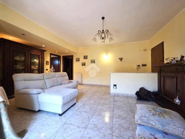 Quadrilocale in vendita a Reggio di Calabria vico Ferruccio, 19, Modena San Giorgio Extra