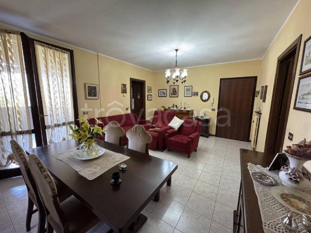 Quadrilocale in vendita a Reggio nell'Emilia via Guglielmo Zuelli, 2, Carrozzone