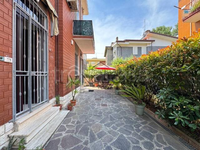 Quadrilocale in vendita a Rimini via del giglio, 19, Lagomaggio