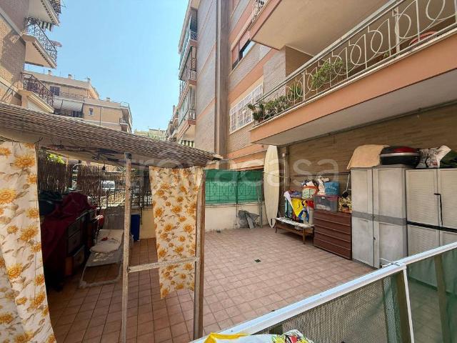Quadrilocale in vendita a Roma via Alcide Pedretti, Ostia Ponente