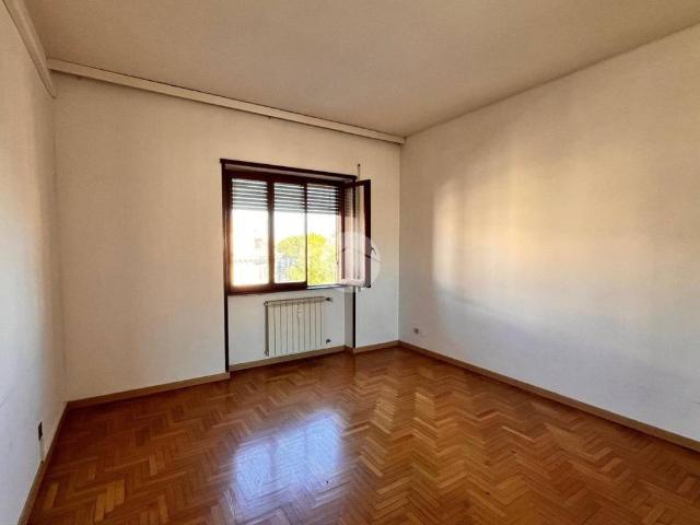 Bilocale in vendita a Roma via Antonio Pio, 65, San Paolo