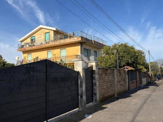 Quadrilocale in vendita a Roma via Carpi, 72, Casal Bernocchi