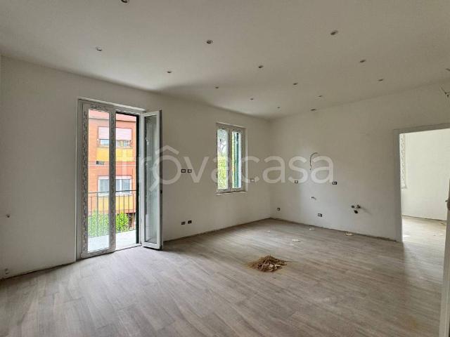 Quadrilocale in vendita a Roma via Lucciano, Quarto Miglio