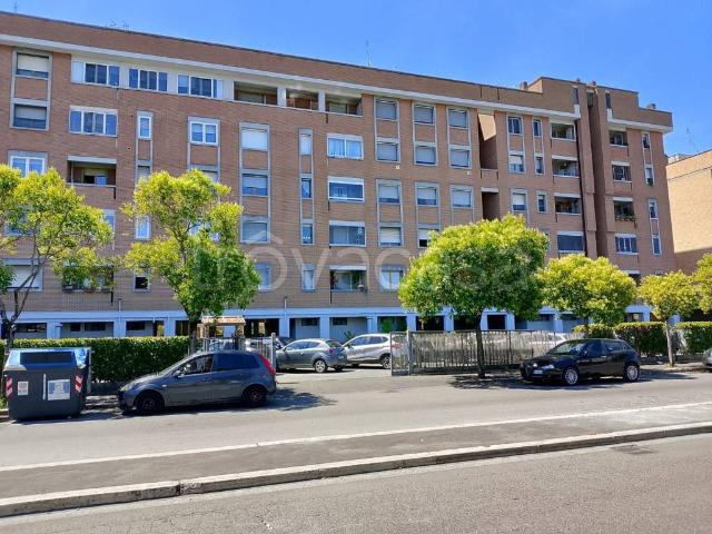 Quadrilocale in vendita a Roma viale Gino Cervi, 39, Vigne Nuove Casale Nei