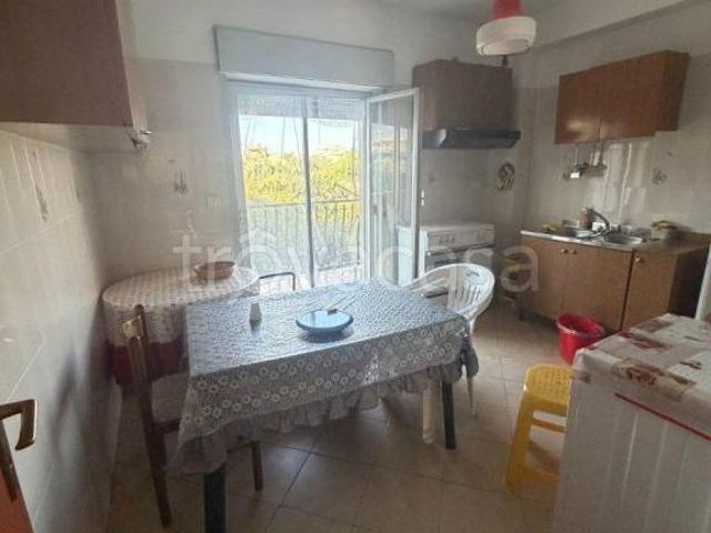 Quadrilocale in vendita a Santa Teresa di Riva via Sparagonà, 10