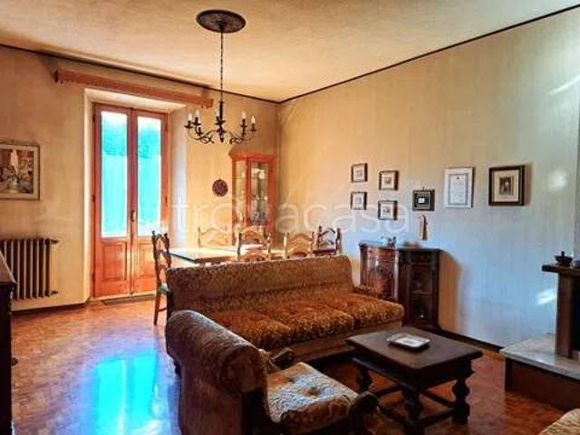 Quadrilocale in vendita a Seggiano via Trento e Trieste, 11
