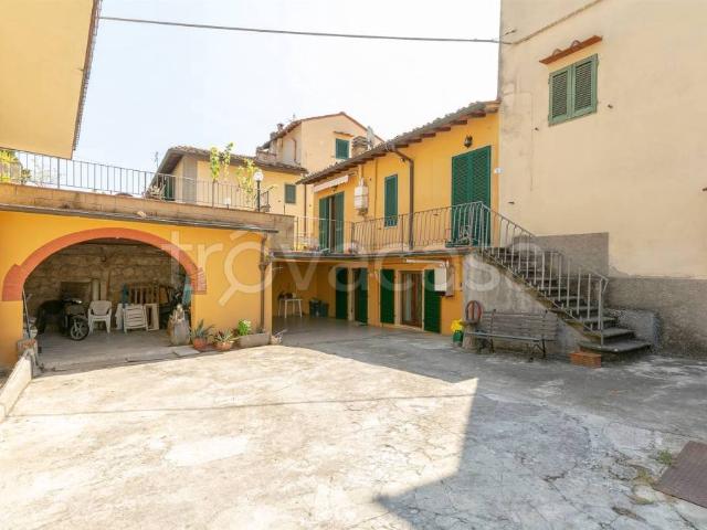 Quadrilocale in vendita a Signa via dei berti, 46
