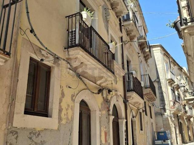 Quadrilocale in vendita a Siracusa via Vincenzo Mirabella, Ortigia