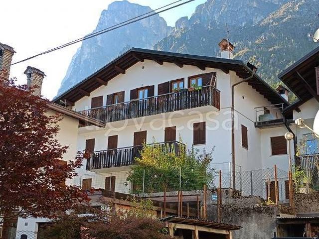 Quadrilocale in vendita a Taibon Agordino via Manzini, 17