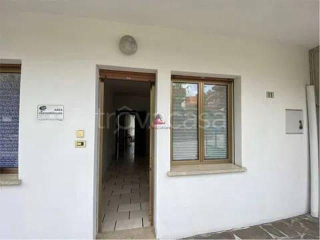 Quadrilocale in vendita a Tambre via Tambruz, 11
