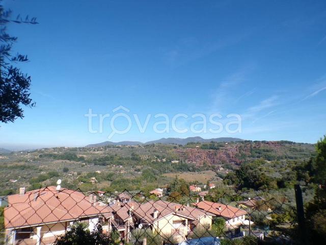 Quadrilocale in vendita a Toffia
