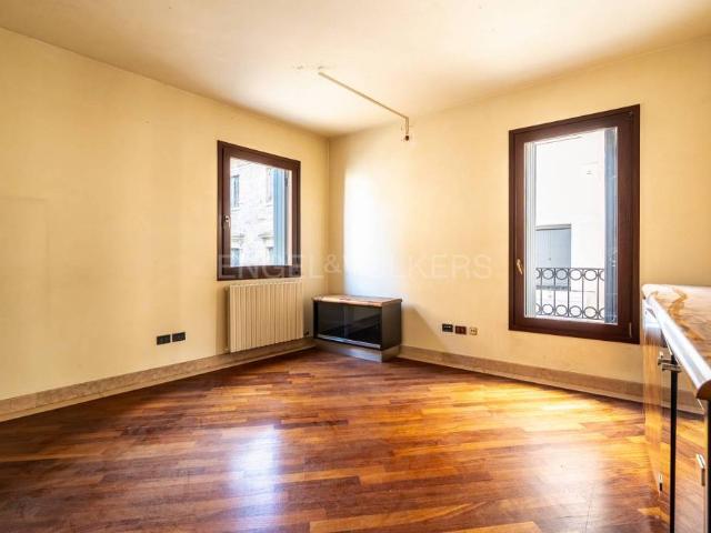 Quadrilocale in vendita a Treviso via Inferiore, 36, Piazza dei Signori