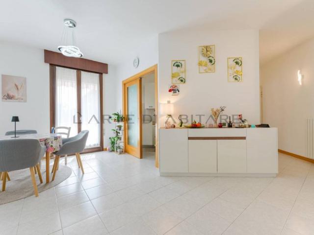 Quadrilocale in vendita a Venezia, Marghera Catene