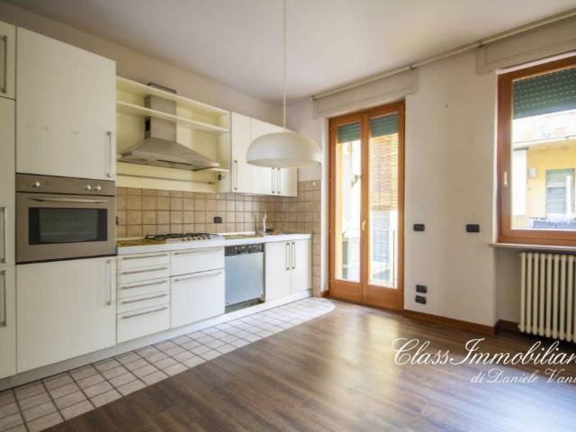 Quadrilocale in vendita a Verona via Amatore Sciesa, Valverde
